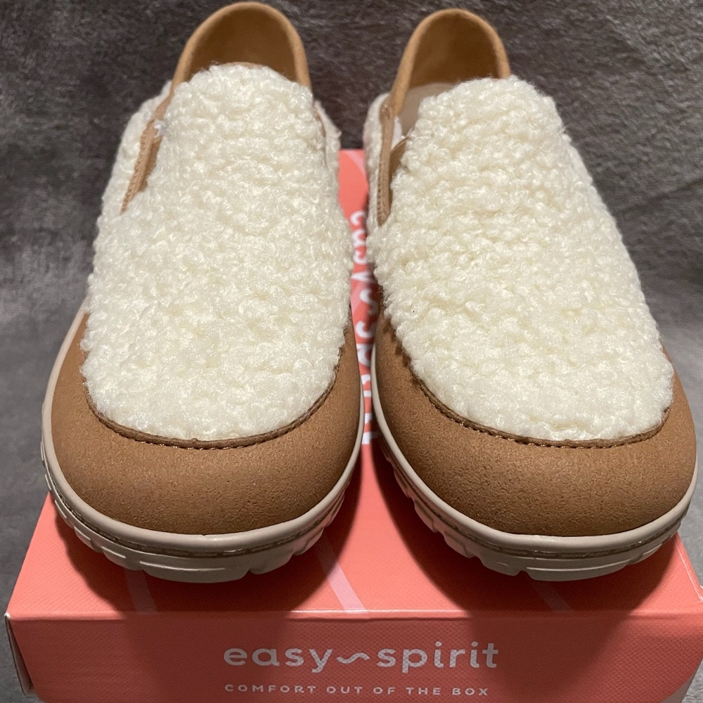 EASY SPIRIT WOMEN'S 8 M SHERPA SLIPPERS